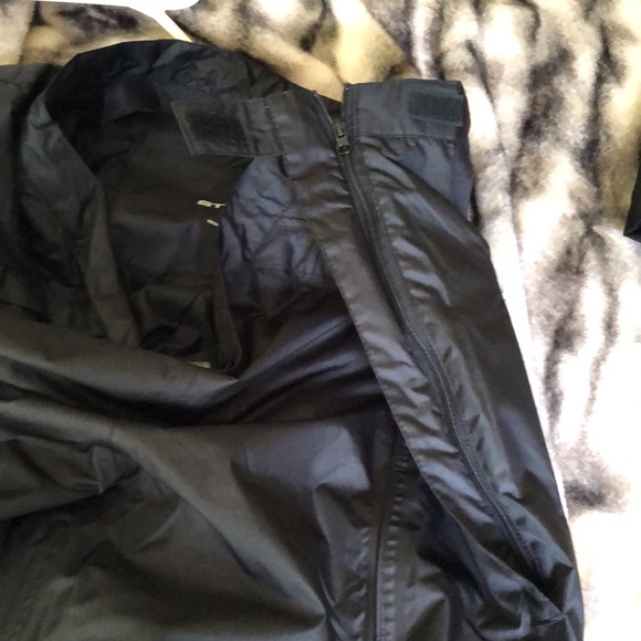 Stormpack wind and rain pant. Great for cool day golfing - Picture 3 of 4